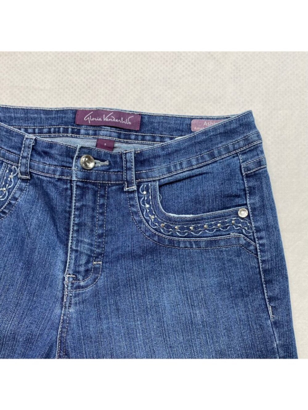 Gloria Vanderbilt Blue Denim Capri Jeans Size 8 With Cuffed Hem & Embroidered Po - Picture 8 of 13